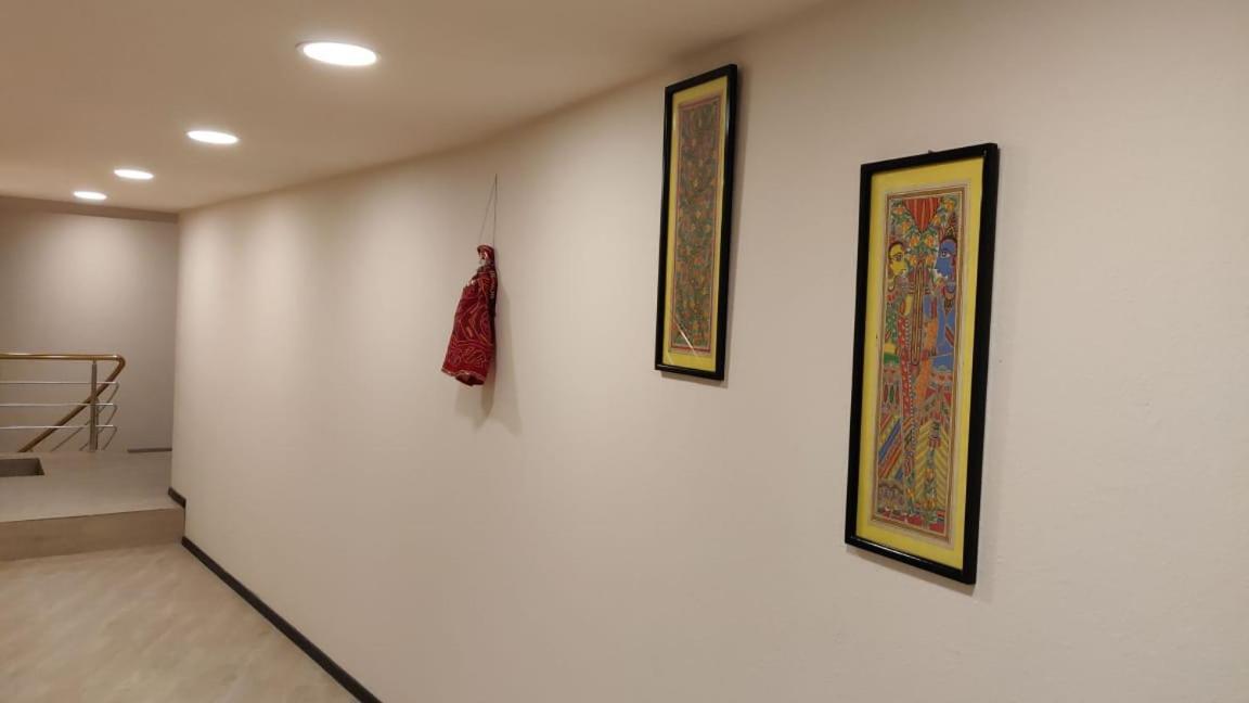 Shree Gopal Gayatri Lok Hotel Yerevan Bagian luar foto