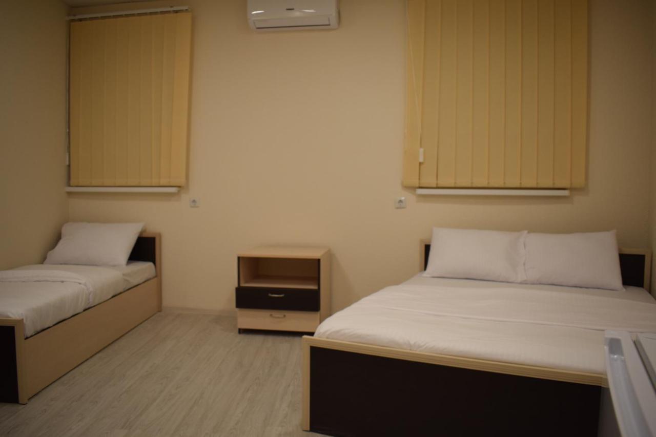 Shree Gopal Gayatri Lok Hotel Yerevan Bagian luar foto