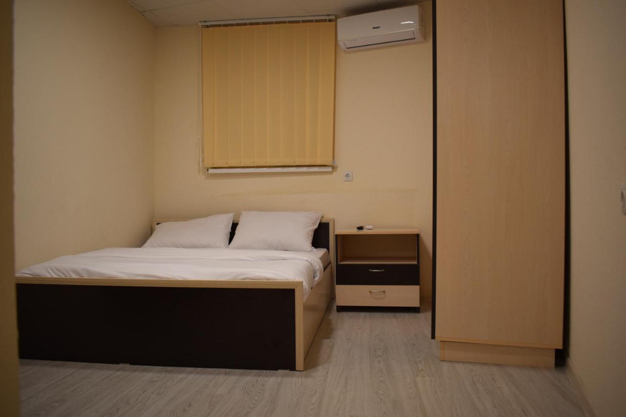 Shree Gopal Gayatri Lok Hotel Yerevan Bagian luar foto