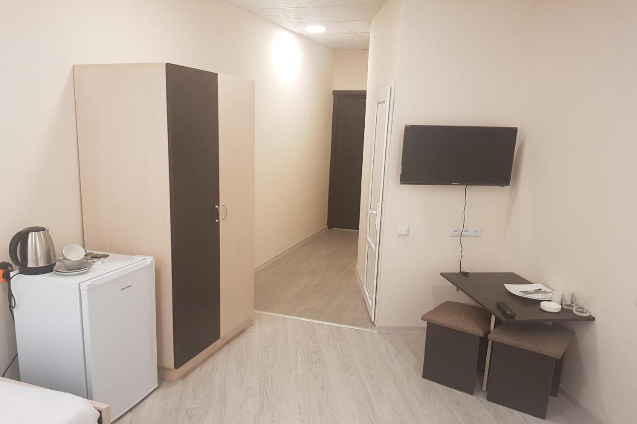 Shree Gopal Gayatri Lok Hotel Yerevan Bagian luar foto
