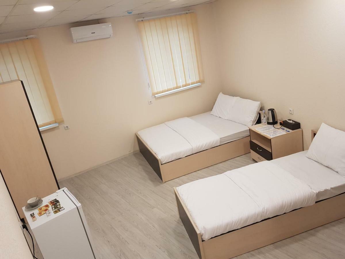 Shree Gopal Gayatri Lok Hotel Yerevan Bagian luar foto