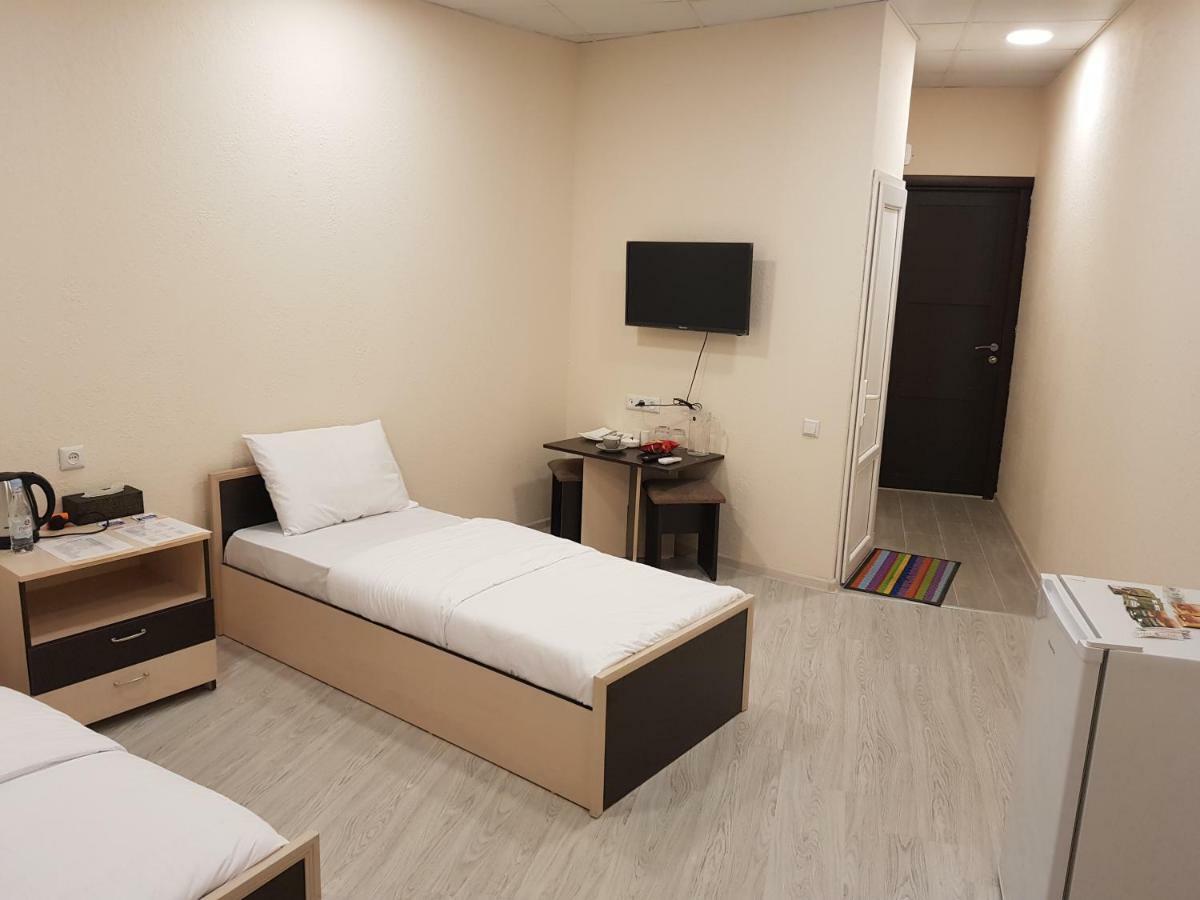 Shree Gopal Gayatri Lok Hotel Yerevan Bagian luar foto