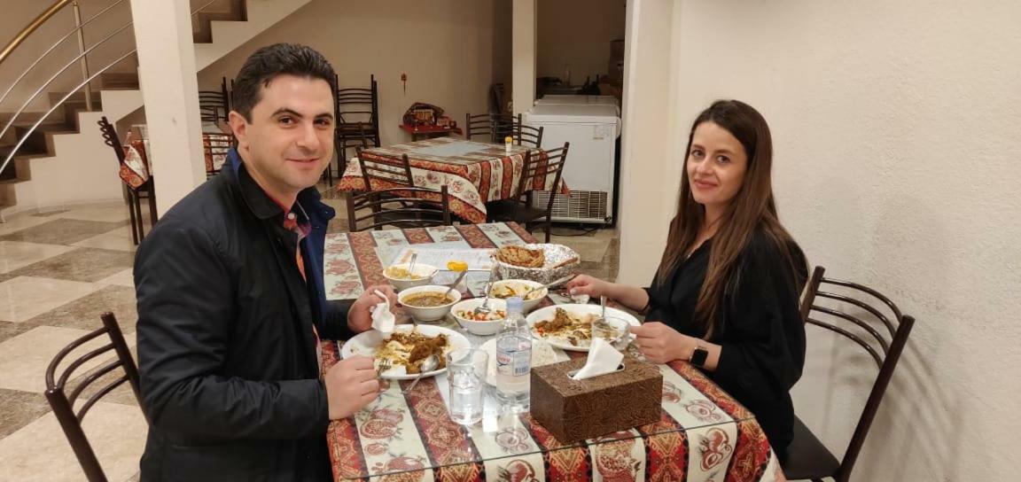 Shree Gopal Gayatri Lok Hotel Yerevan Bagian luar foto