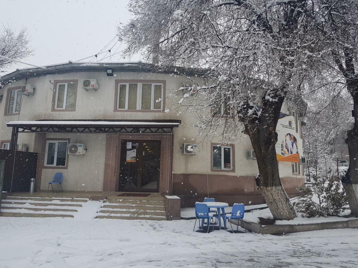 Shree Gopal Gayatri Lok Hotel Yerevan Bagian luar foto