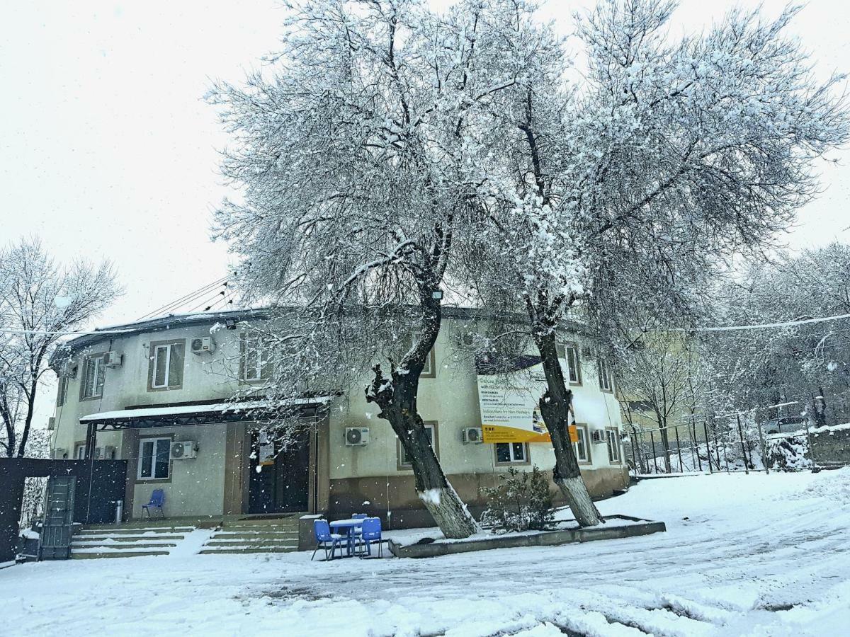 Shree Gopal Gayatri Lok Hotel Yerevan Bagian luar foto