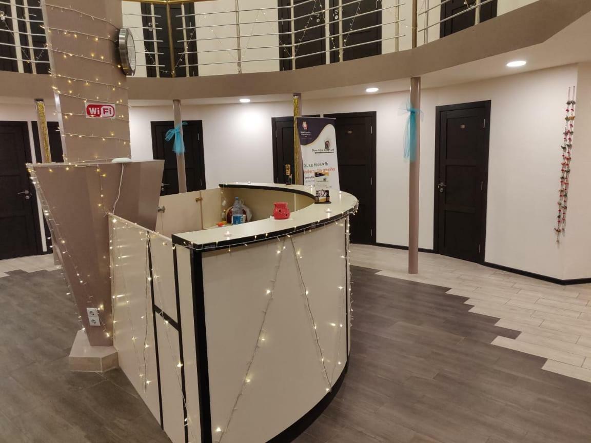 Shree Gopal Gayatri Lok Hotel Yerevan Bagian luar foto