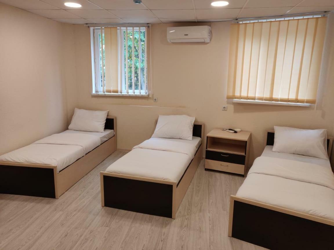 Shree Gopal Gayatri Lok Hotel Yerevan Bagian luar foto